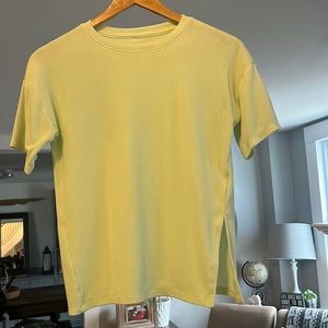 Stretchy ribbed celery green tee M